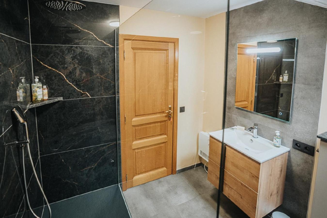 Le Refuge De Kila Bed & Breakfast Вем Екстериор снимка
